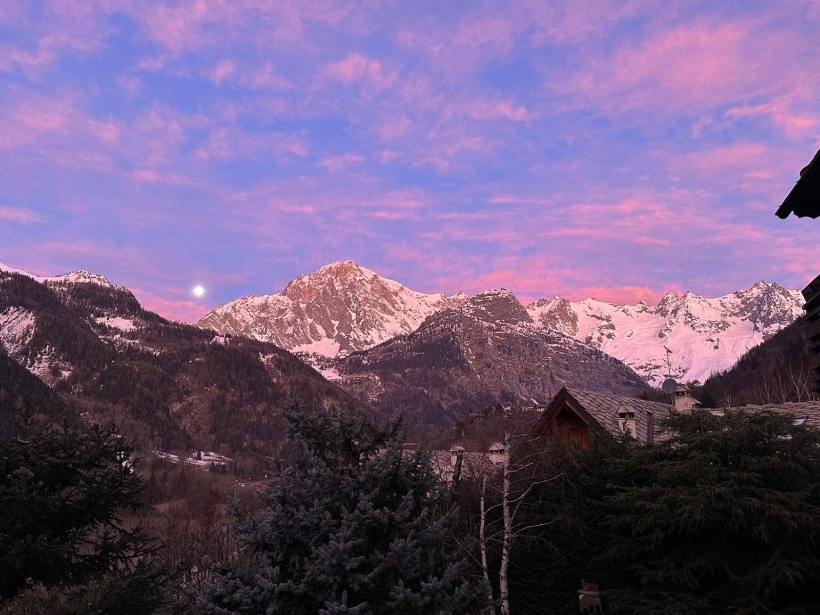 Courmayeur~Navetta Gratuita Per Il Centro+Impianti Екстер'єр фото