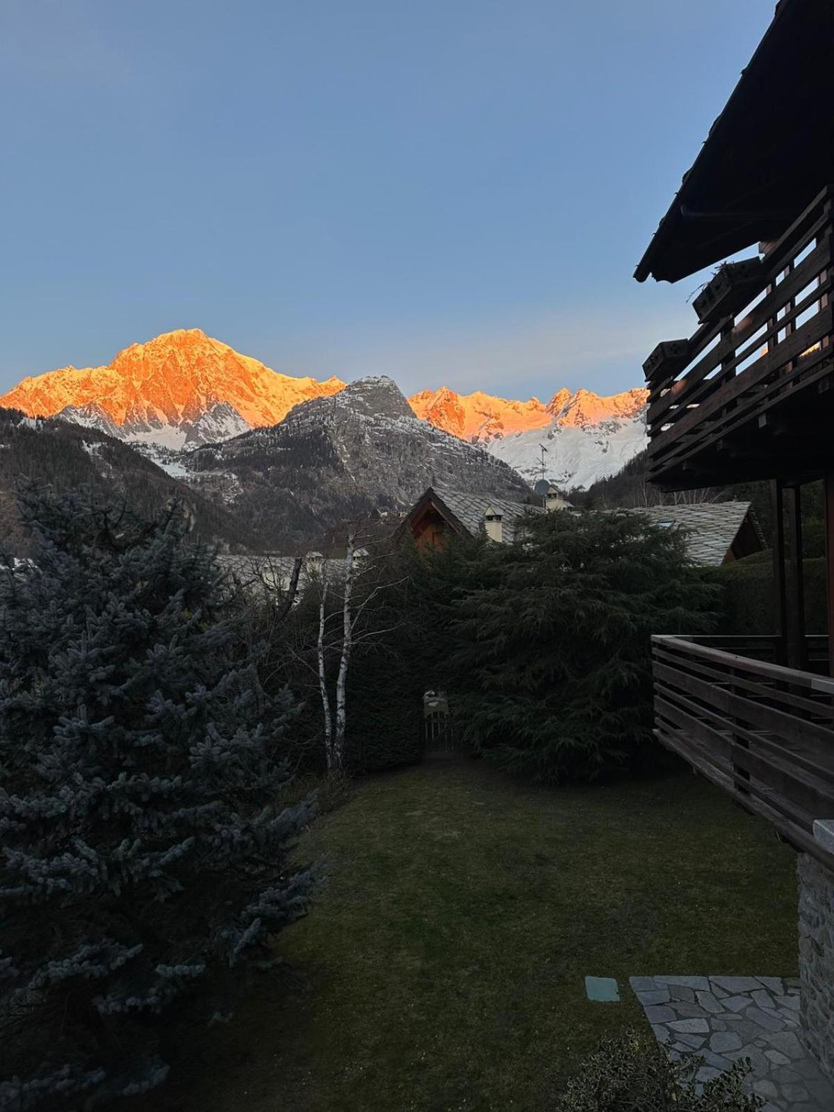 Courmayeur~Navetta Gratuita Per Il Centro+Impianti Екстер'єр фото